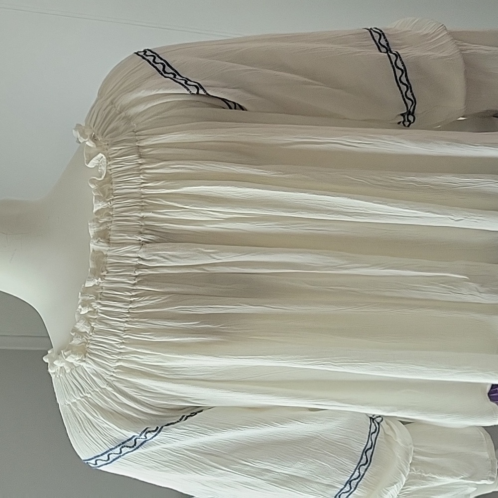 American Eagle Outfitters XS Embroidered Off Shoulders Top NWT - Picture 6 of 10